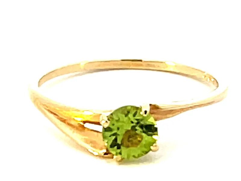 Women’s stylish rings-Round Peridot Ring in 14k Yellow Gold