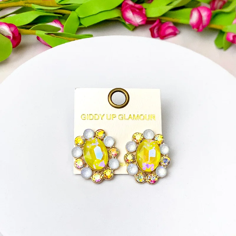 Women’s vintage earrings-Elegant Echoes Gold Tone Oval Concho Stud Earrings in Yellow and White