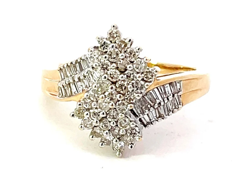 Women’s vintage rings-Baguette and Brilliant Cut Diamond Twist Ring in 14K Yellow Gold