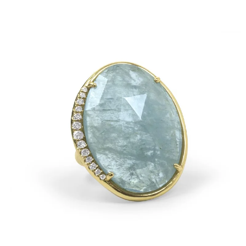 Women’s luxury statement rings-18kt Yellow Gold Ring with Aquamarine and Diamond