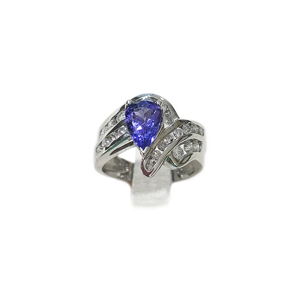 Women’s classic rings-14k White Gold Tanzanite Ring