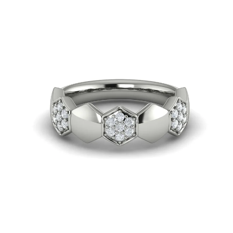 Alternating Diamond Cluster Honeycomb Ring