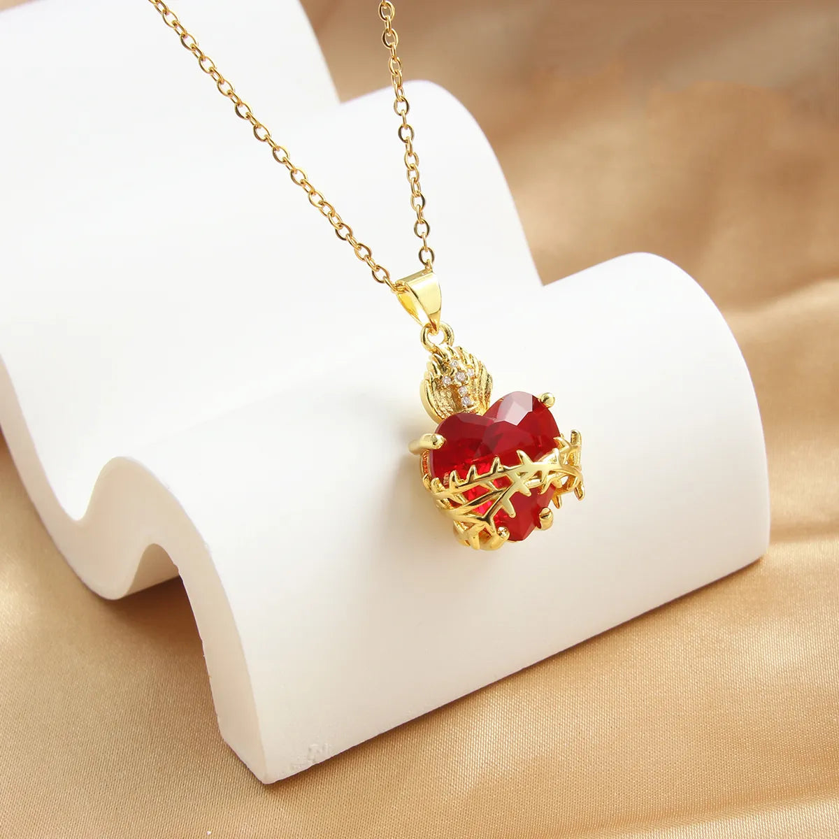 Women’s precious stone necklaces-Copper 18K Gold Plated Vintage Style Commute Inlay Heart Shape Zircon Pendant Necklace