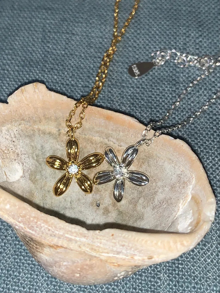 Women’s statement pendant necklaces-Basic Modern Style Flower Sterling Silver Zircon Pendant Necklace In Bulk