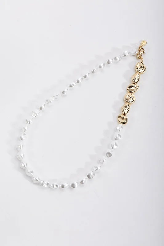 Women’s bar necklaces-Pearl and Gold Beaded Necklace