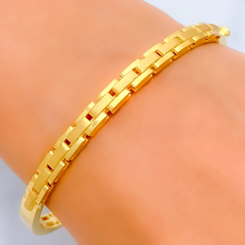 Women’s custom bracelets-Lovely Versatile 22k Gold Bangle Bracelet