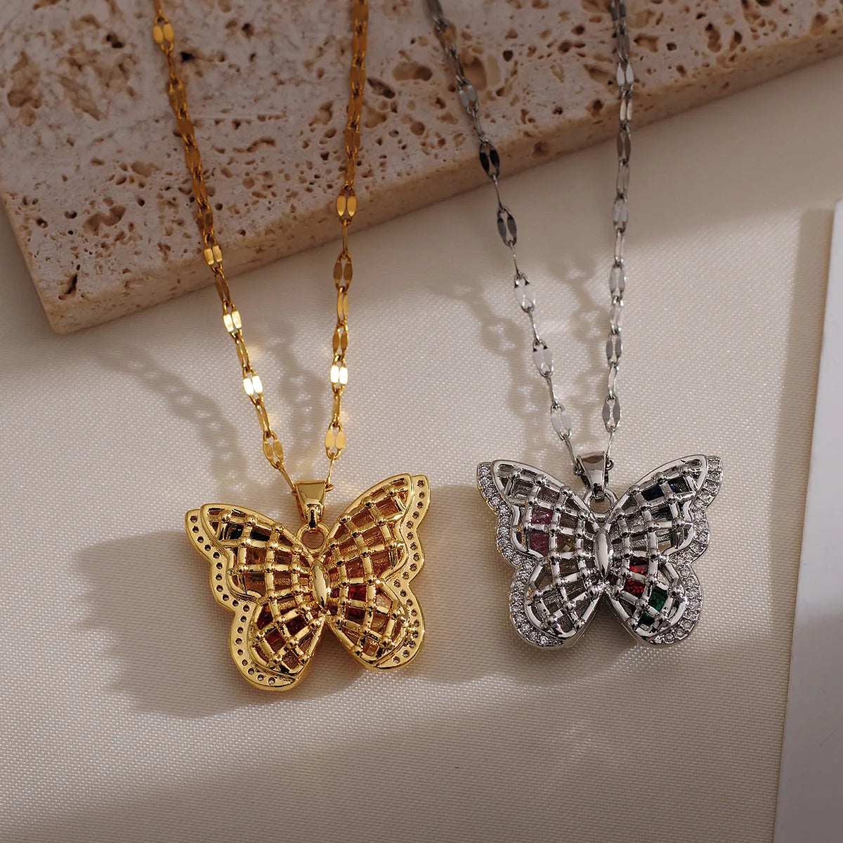 Women’s luxury necklaces-Ig Style Butterfly Copper Plating Hollow Out Inlay Zircon 18k Gold Plated Pendant Necklace