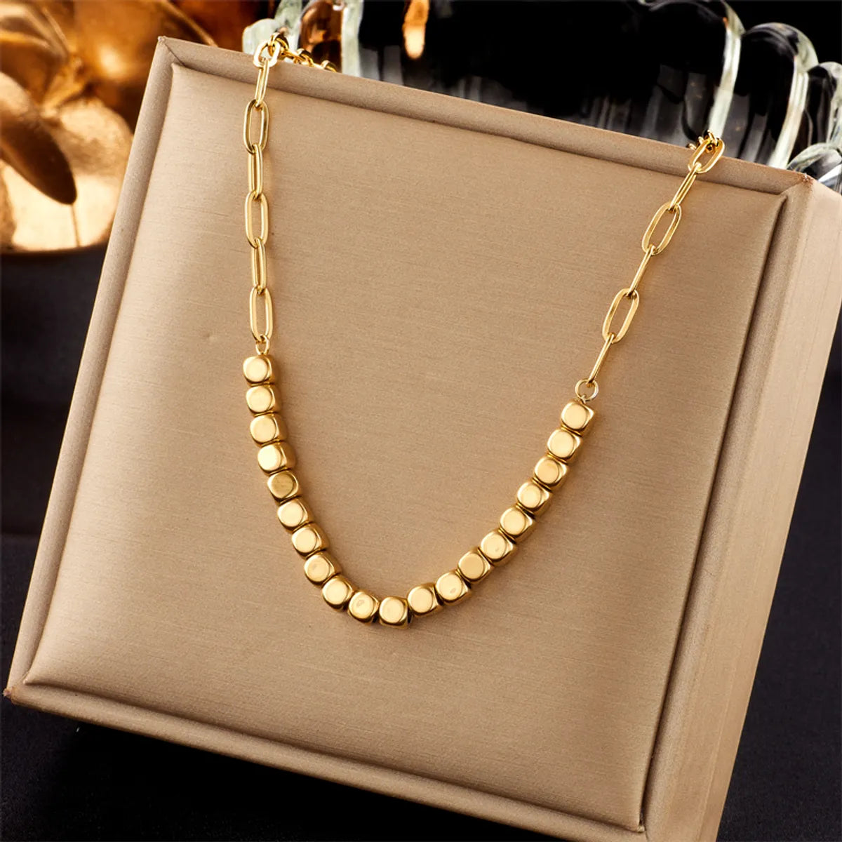 Women’s classic gold necklaces-Simple Style Commute Solid Color Titanium Steel Plating 18k Gold Plated Pendant Necklace