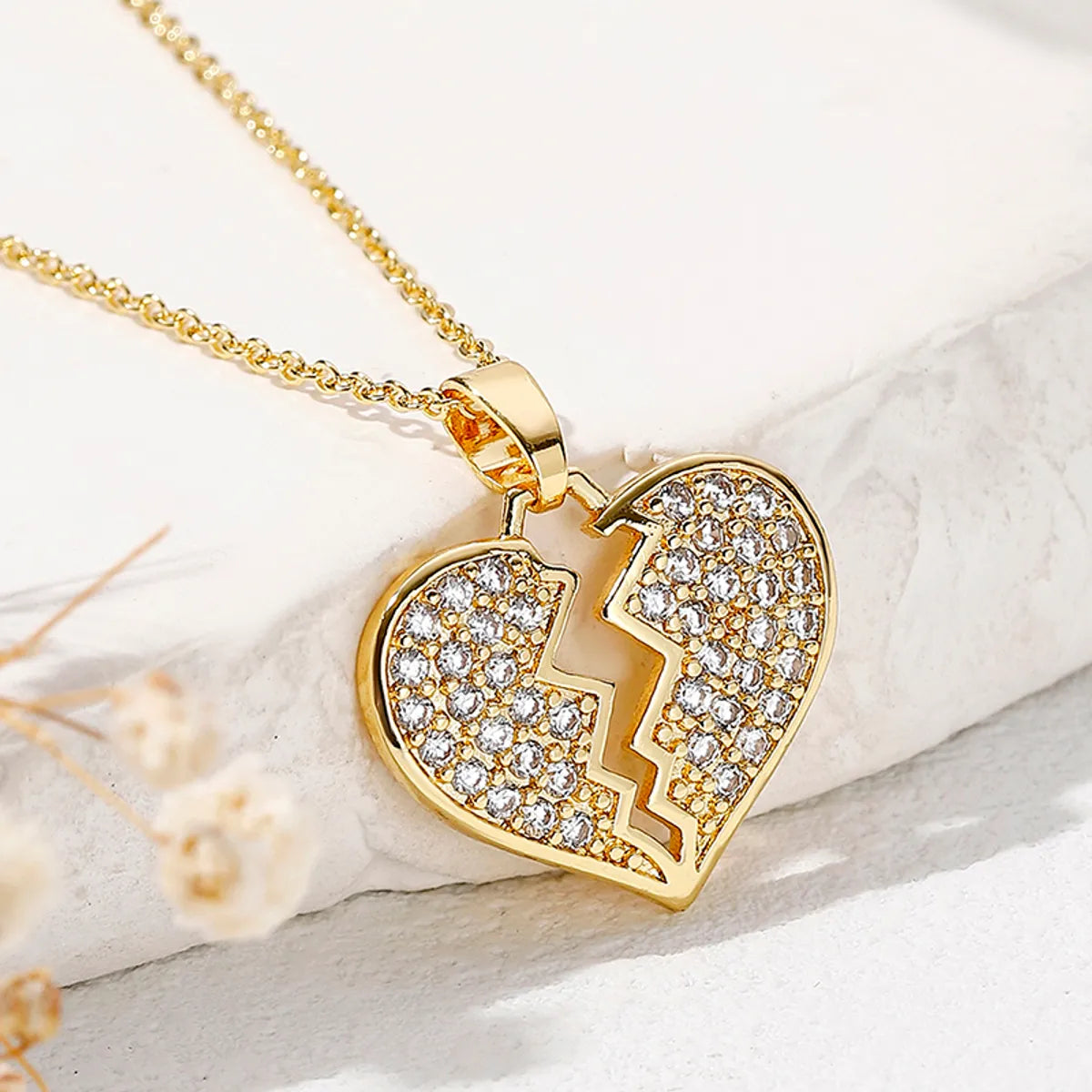 Women’s stacking necklaces-Elegant Romantic Letter Heart Shape Copper Plating Hollow Out Inlay Zircon Pendant Necklace