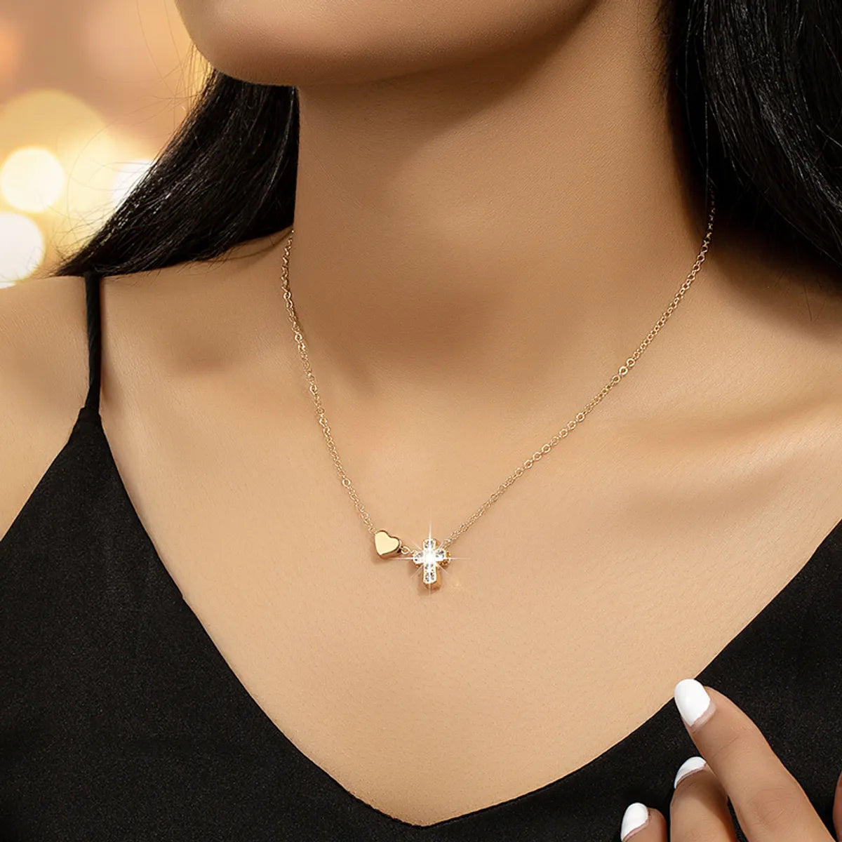 Women’s personalized pendant necklaces-Retro Commute Cross Heart Shape Alloy Inlay Rhinestones Women's Pendant Necklace