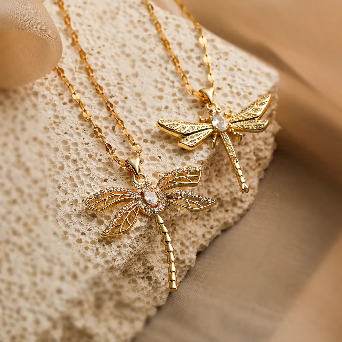 Women’s gemstone chokers-Simple Style Commute Dragonfly Copper Plating Inlay Zircon 18k Gold Plated Pendant Necklace