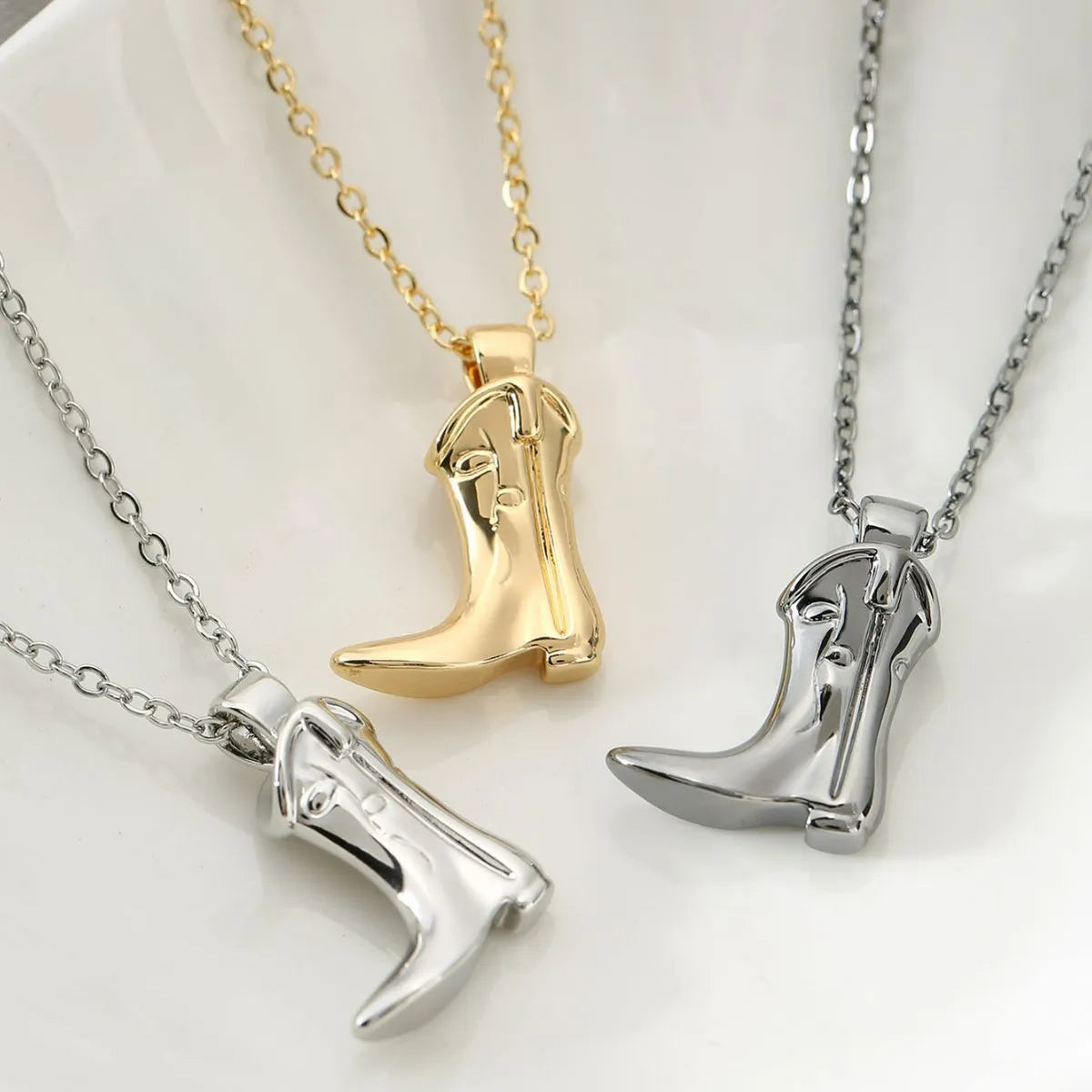 Women’s crystal necklaces-Wholesale Retro Simple Style Boots Copper Plating Pendant Necklace