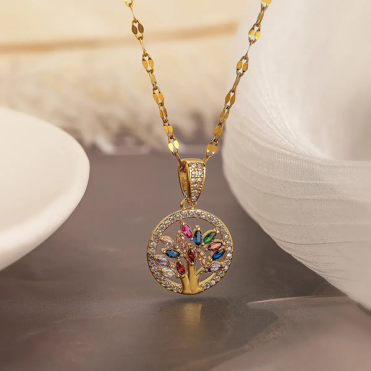 Women’s cubic zirconia necklaces-Simple Style Commute Tree Copper Plating Inlay Zircon 18k Gold Plated Pendant Necklace