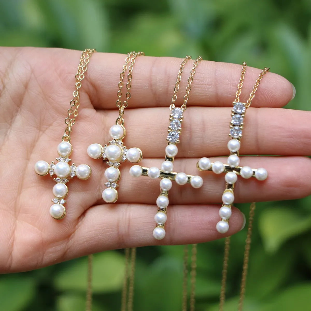 Women’s wedding necklaces-Simple Copper Gold-Plated Inlaid Zircon Cross Pearl Pendant Necklace Wholesale