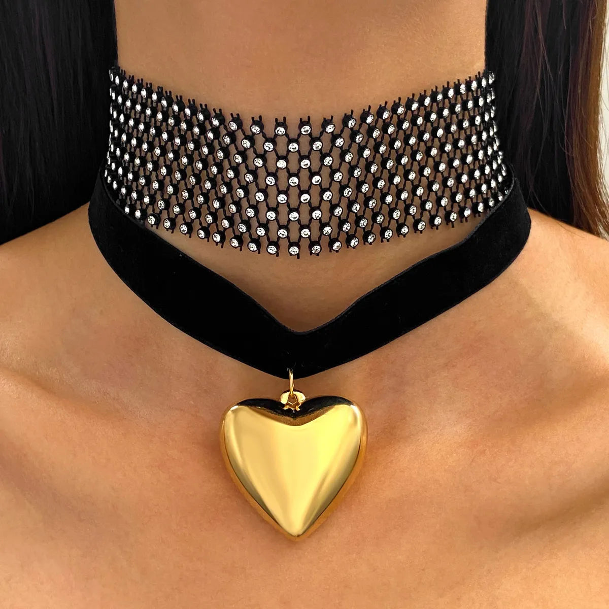 Women’s initial necklaces-Lady Streetwear Heart Shape Mixed Materials Women's Choker