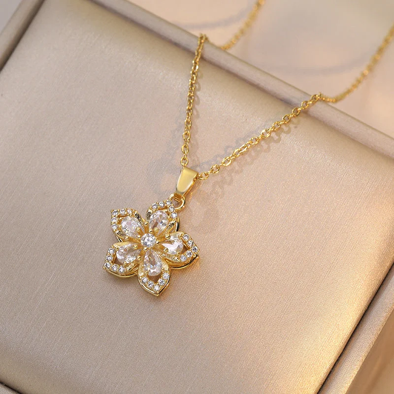 White Flower Necklace