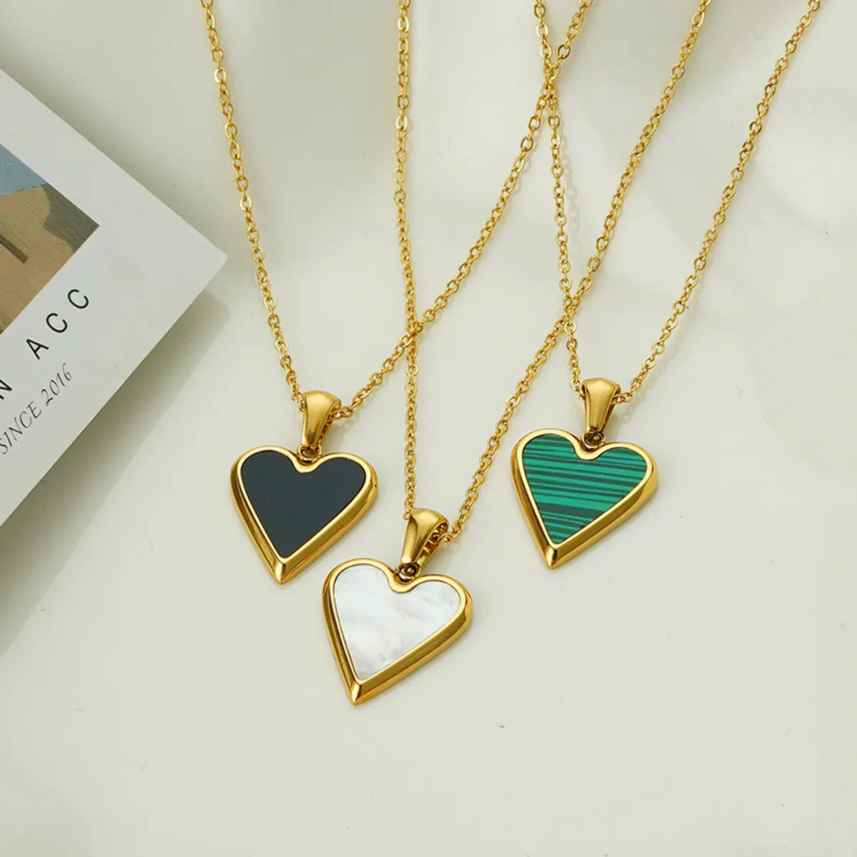 Women’s everyday necklaces-Heart Female Design Enamel Pendant Retro Fashion Simple Clavicle Metal Necklace